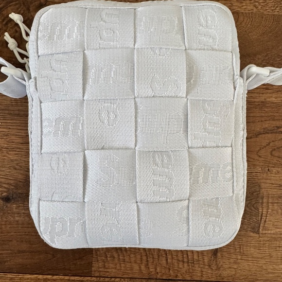 New Supreme Woven Shoulder Bag White SS23 Jacquard Adjustable HTF - Picture 4 of 14